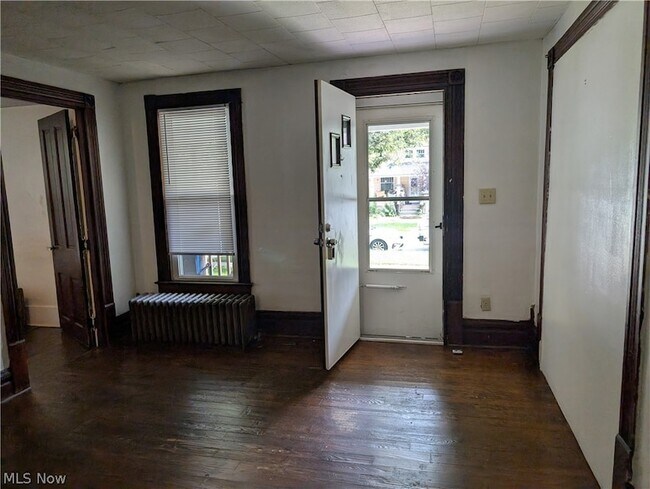 Building Photo - 339 Harris St