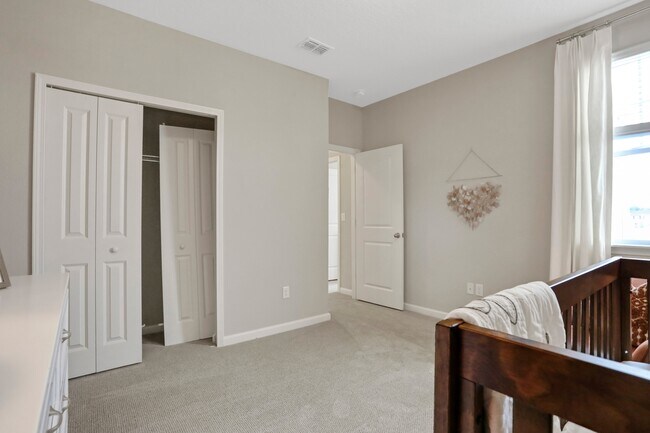 Building Photo - 823 Cherry Elm Dr