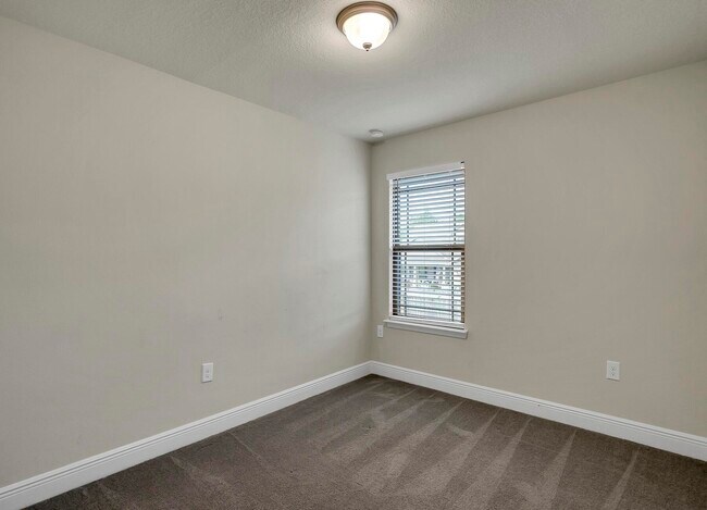 Building Photo - 3639 Ranch Dr