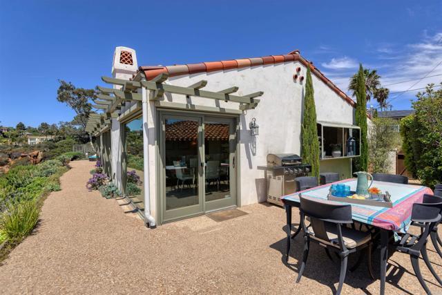 Building Photo - 6018 Avenida Chamnez
