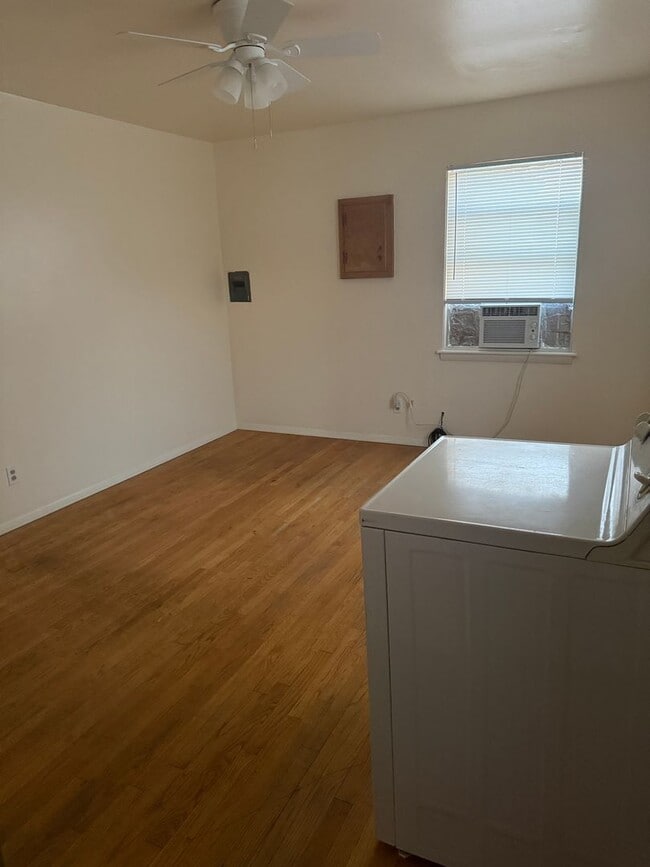 Building Photo - For Lease: Charming 1-Bedroom Duplex in the Heart of Yukon!