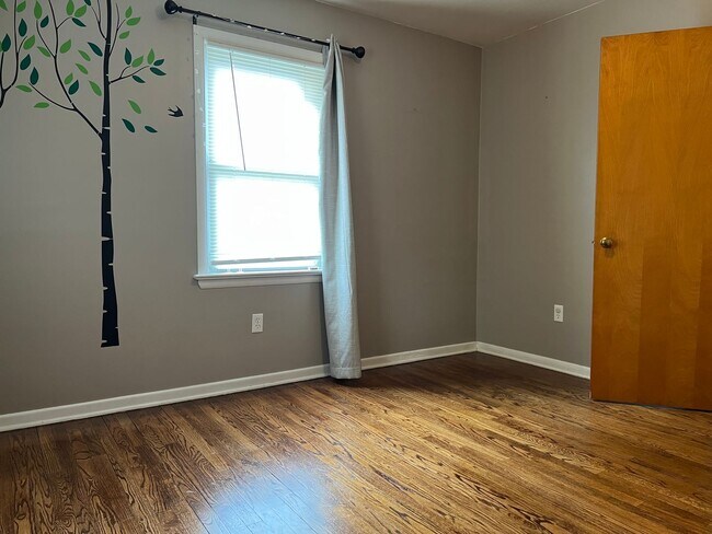 Building Photo - 743 Lander Rd