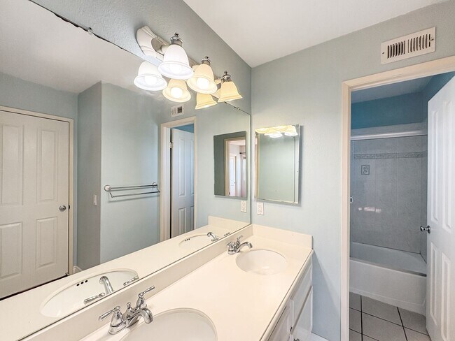 Building Photo - Bright & Spacious 4B/3BA Scripps Ranch Home - New AC, Hardwood Floors, Backyard!