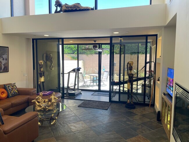 Building Photo - 409 N Avenida Caballeros