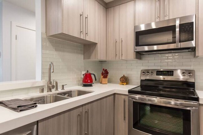 Building Photo - Remodeled 2 Bed / 2 Bath Condo – Valley Vi...