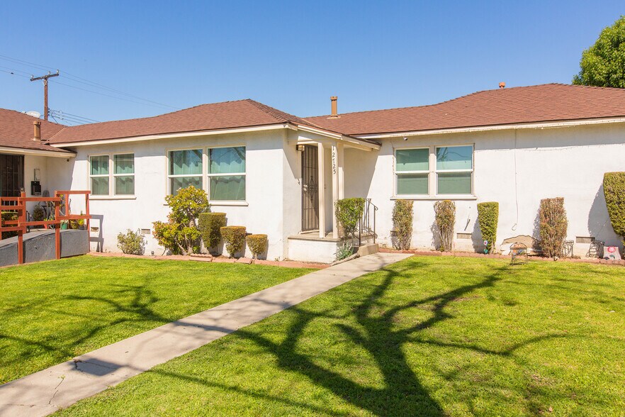 Building Photo - 12725 La Cuarta St
