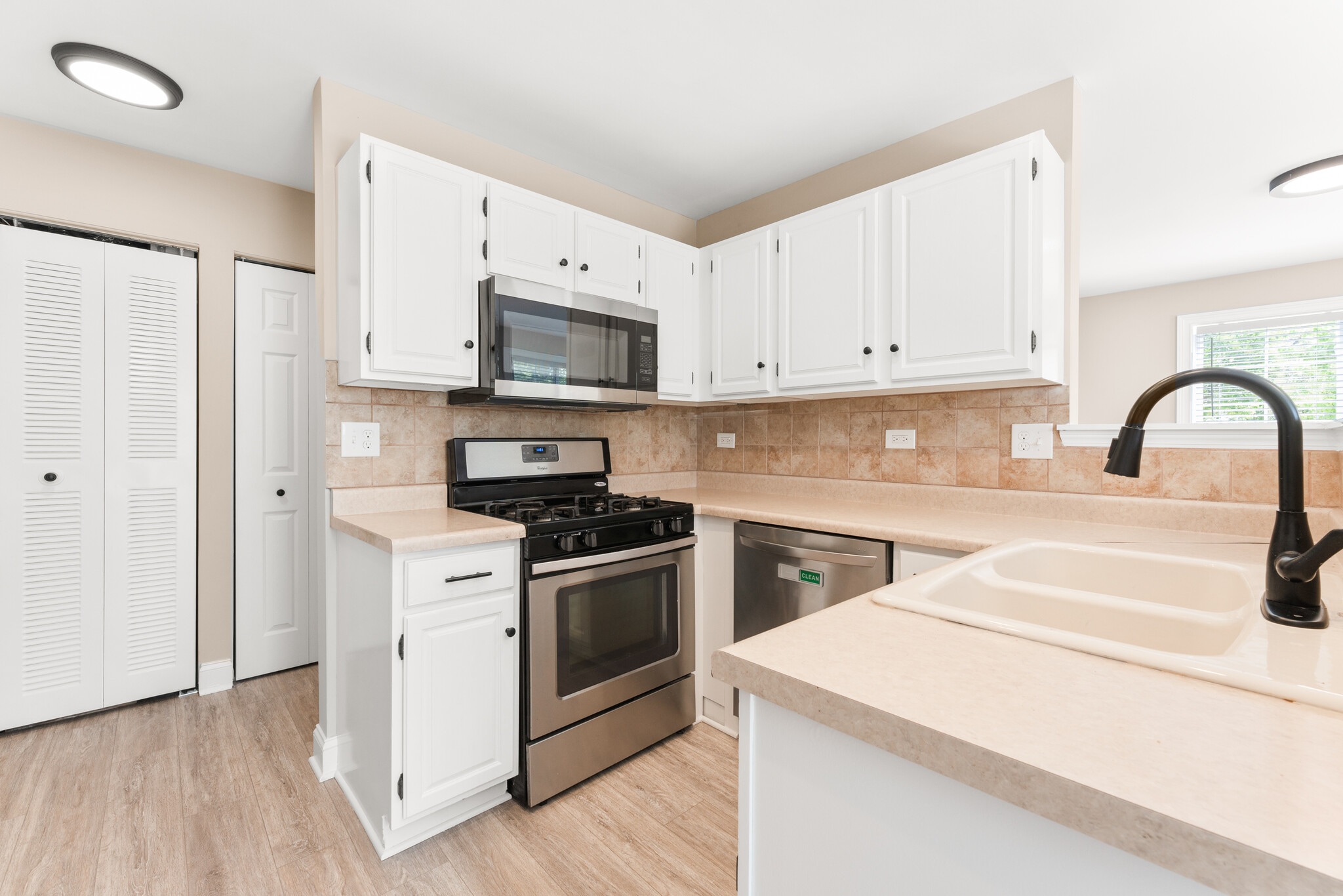 Building Photo - 684 Fieldcrest Dr