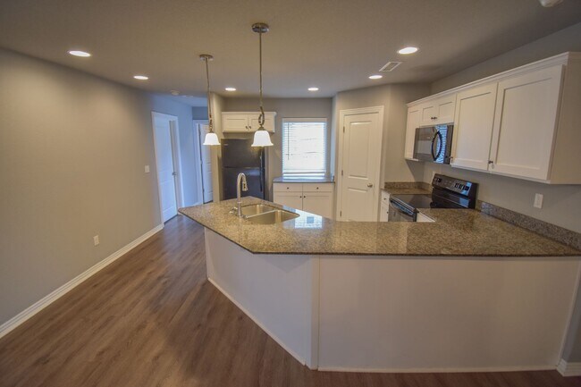 Building Photo - Nice 4 Bedroom Upscale Home In The Heart of Fayetteville!!