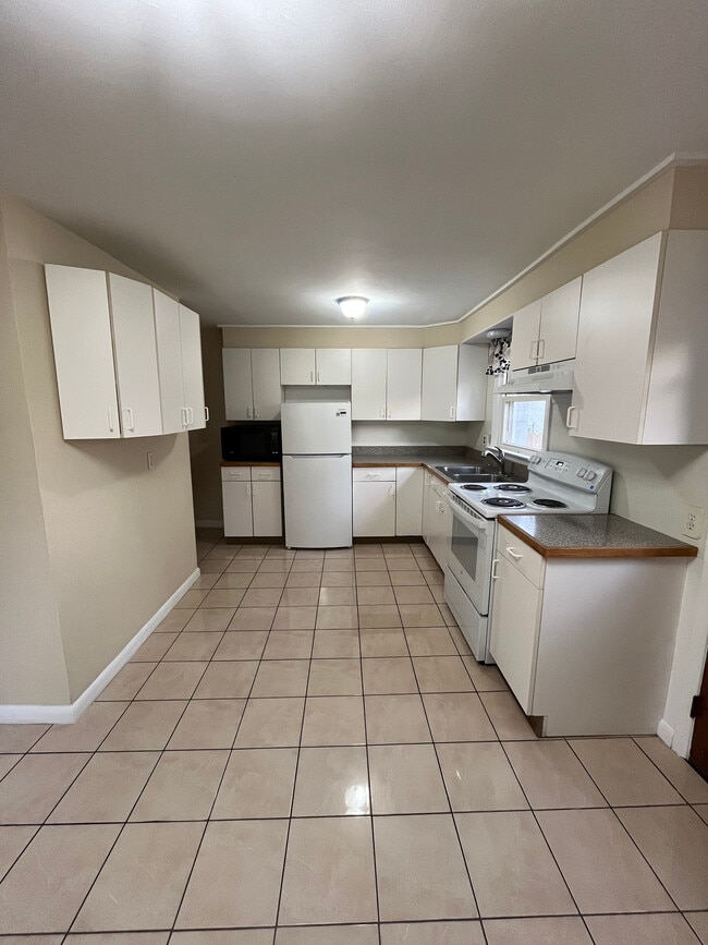 Building Photo - 7 Eclipse Ave