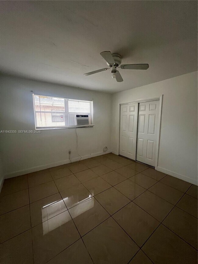 Building Photo - 16120 NE 19th Ct