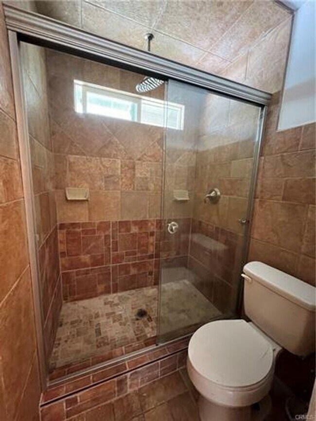 Building Photo - Beautifully Maintained Home