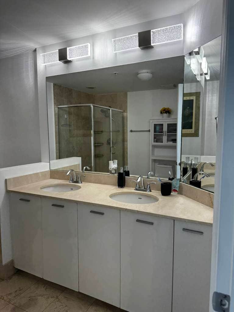 Building Photo - 2150 Van Buren St