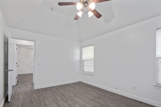 Building Photo - 4900 Sunny Ct