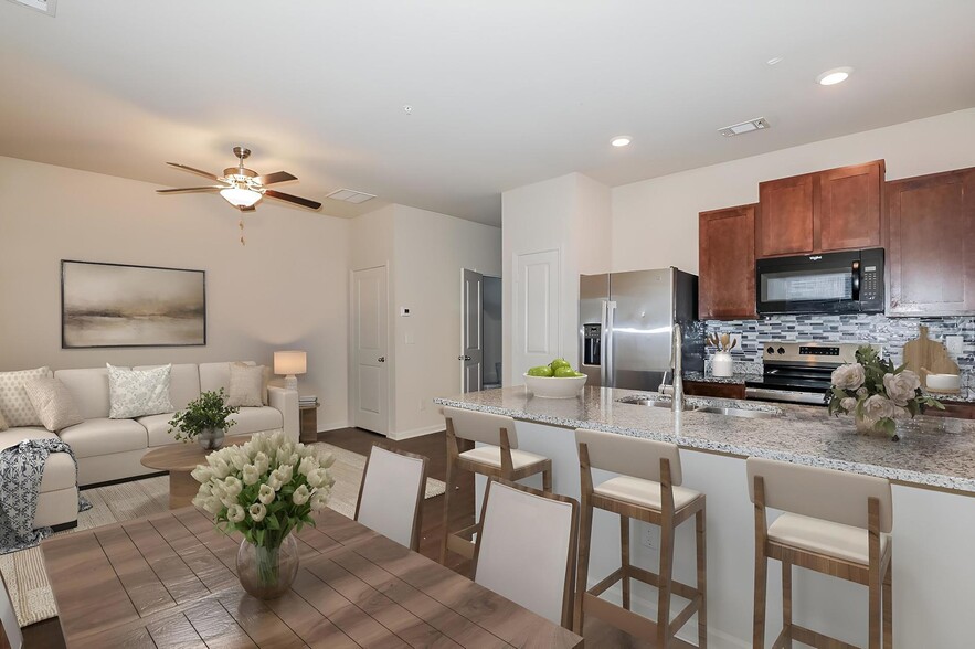 Building Photo - 1408 Canopy Dr