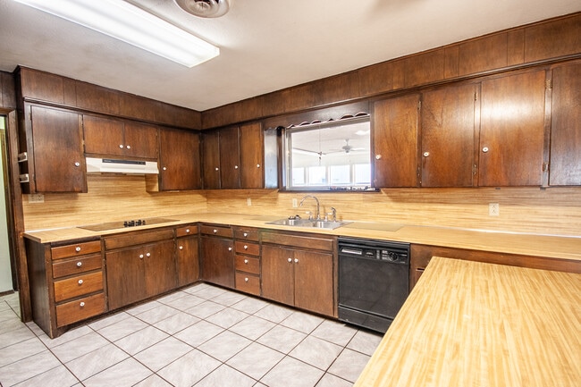 Building Photo - 1321 Piedmont Dr