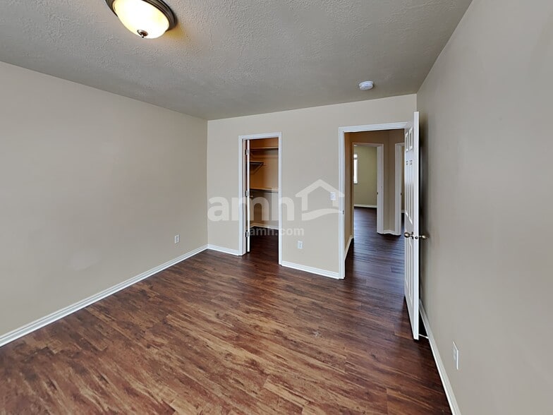 Building Photo - 981 Stonehenge Dr