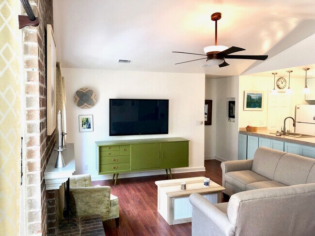 Building Photo - 10302 Annie Oakley Trail