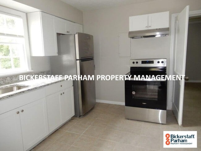 Building Photo - Charming Brick House, Located off of Warm Springs road!!