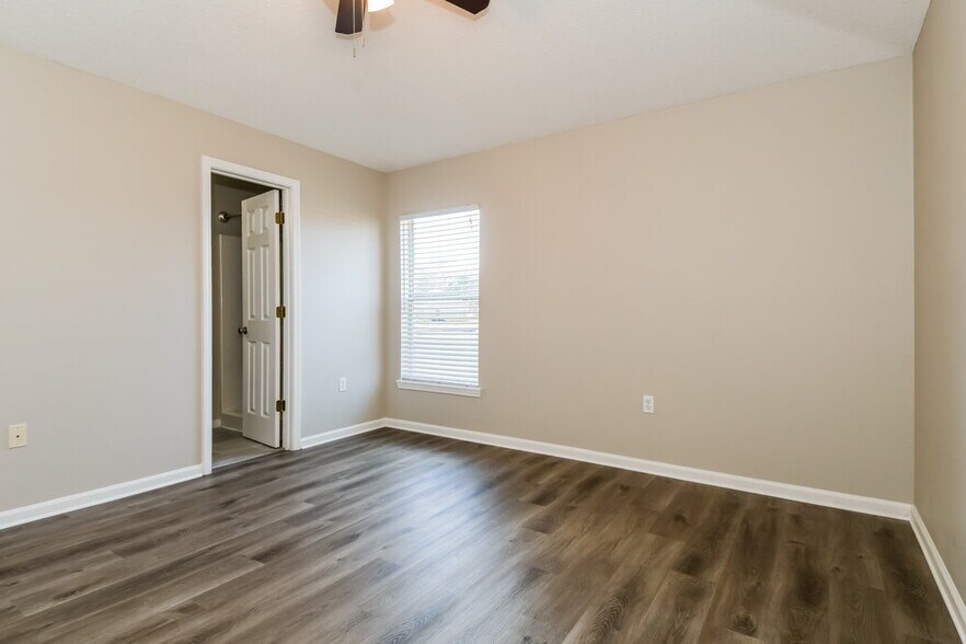 Building Photo - 6266 Rolling Tree Ct