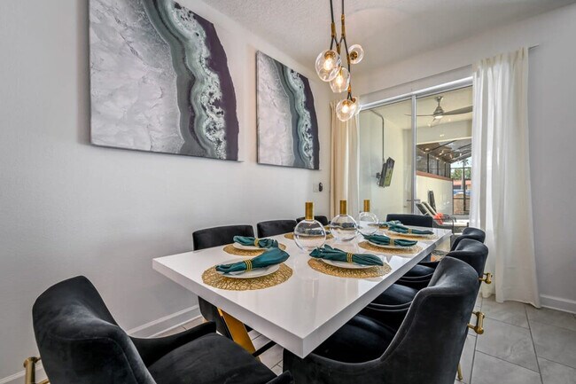 Building Photo - 5047 Windermere Ave