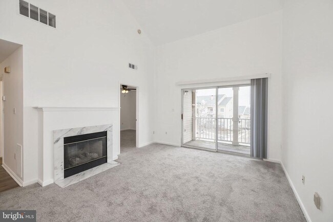 Building Photo - 1025 Gardenview Loop