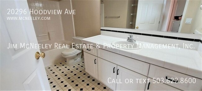 Building Photo - 20296 Hoodview Ave