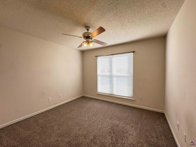 Building Photo - 125 Lenox Dr