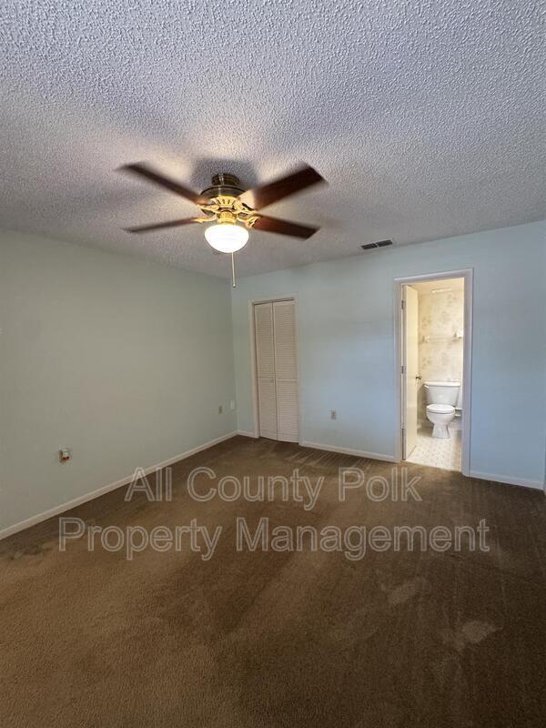 Building Photo - 542 Lake Carolyn Cir