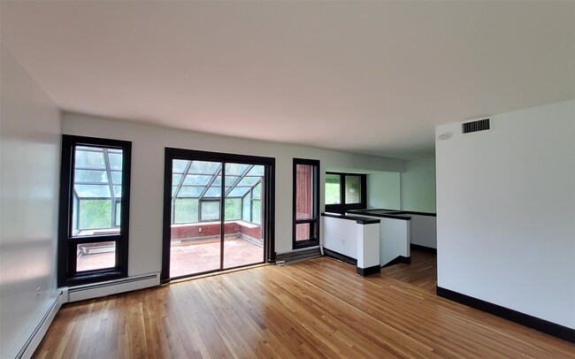 Building Photo - 40 Felter Hill Rd