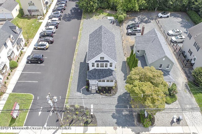 Building Photo - 711 Broad St