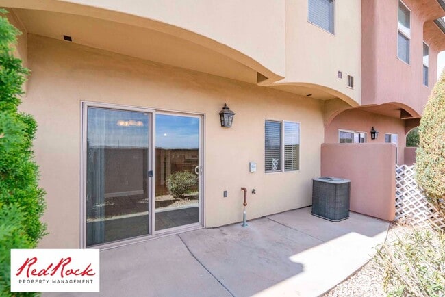 Building Photo - Beautiful Southgate Townhome!