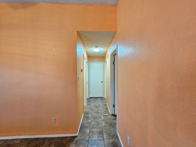 Building Photo - 1507 Nina Dr