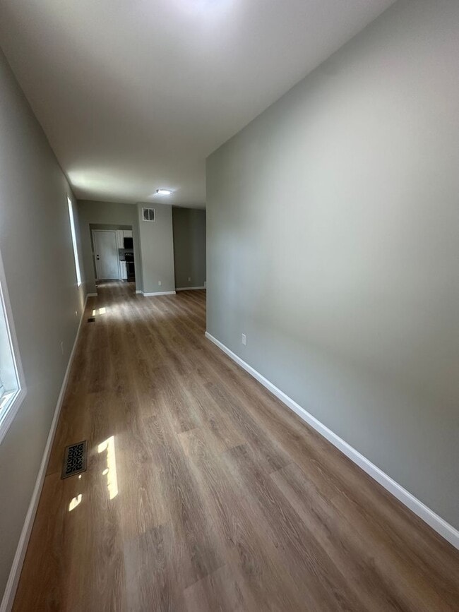 Building Photo - BEAUTIFUL RENOVATED NEW 3 BEDROOM HOUSE MI...