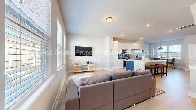 Building Photo - 4122 Salient St