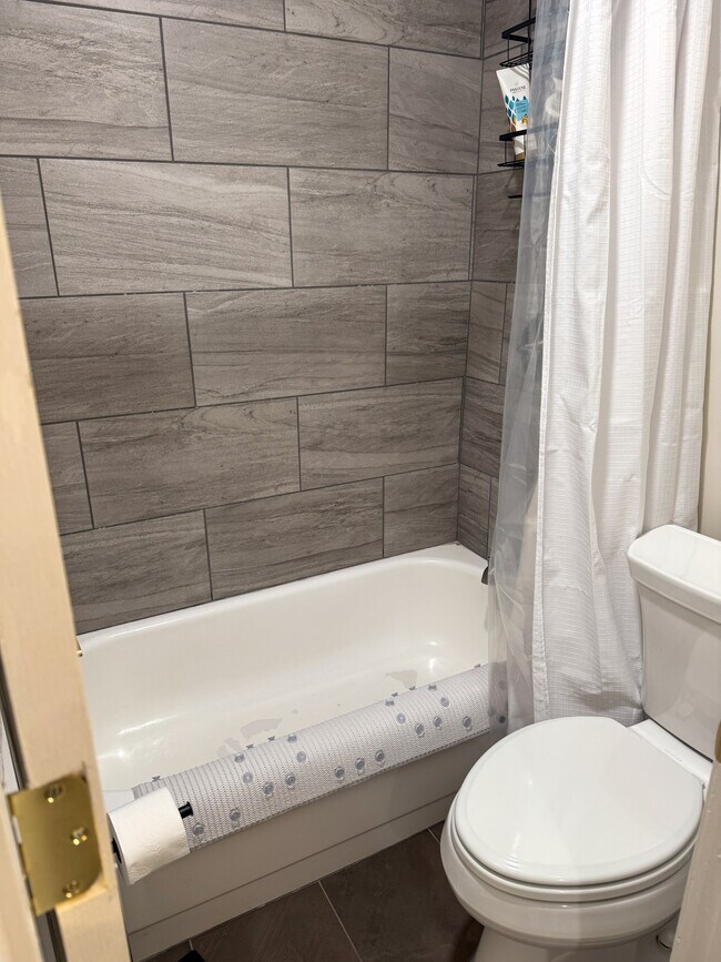 Building Photo - 206 Park Lane