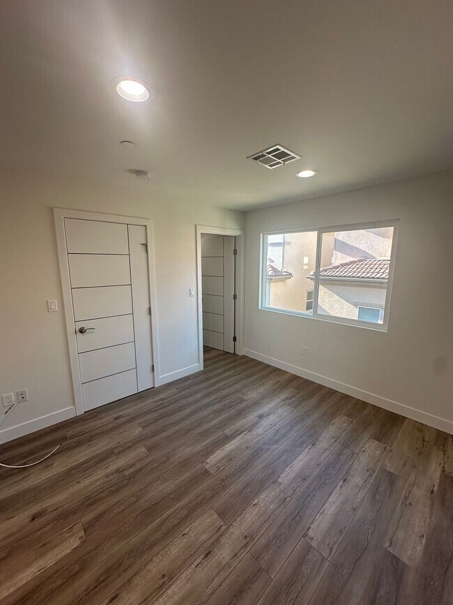 Building Photo - 16561 Vine Ter