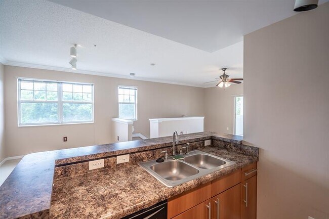 Building Photo - 5800 W Sample Rd