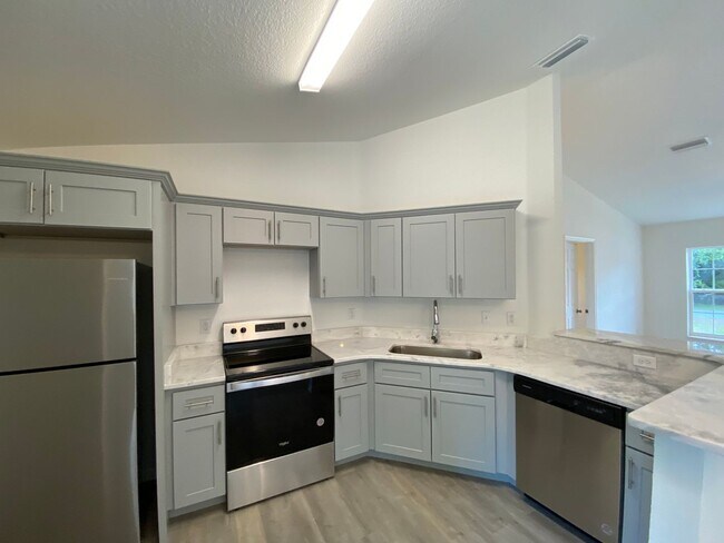 Building Photo - Custom Home - Desirable SW Ocala neighborh...