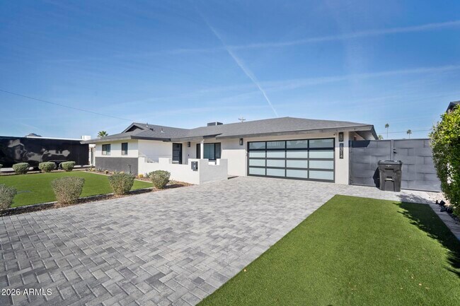 Building Photo - 8314 E Mariposa Dr