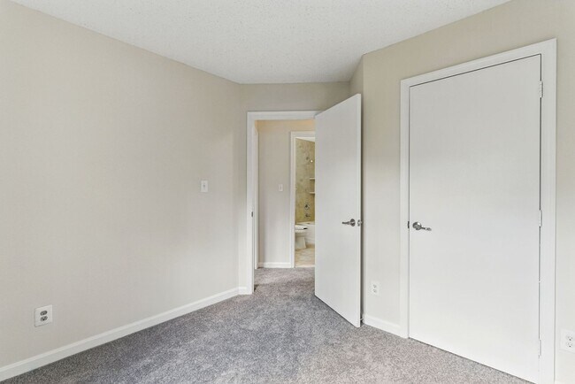 Building Photo - 505 Knollwood Ct