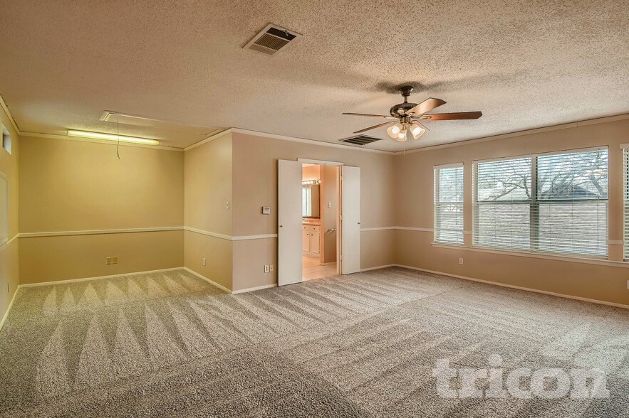 Building Photo - 5808 Thoreau Ln