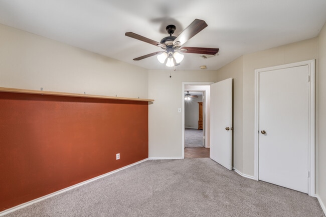 Building Photo - 6858 Celes Meadow Dr