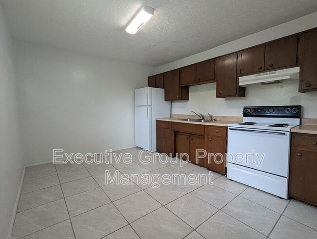 Building Photo - 1190 Lois Ln