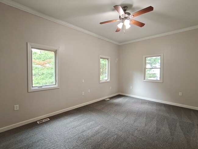 Building Photo - 252 Terry Ln