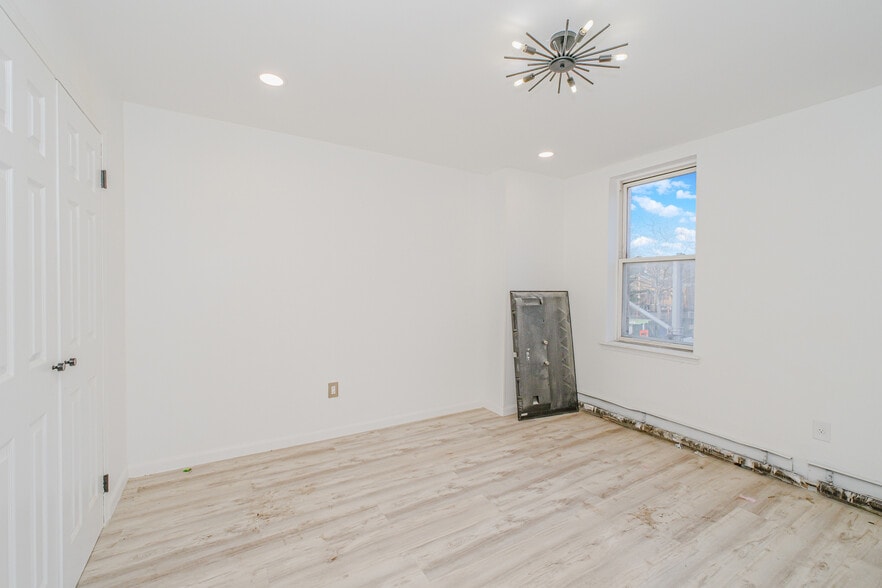 Building Photo - 384 Lafayette Ave