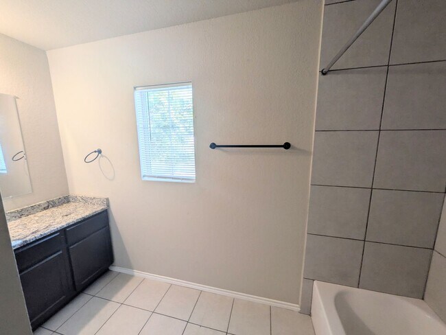 Building Photo - 5826 Grandwood Dr