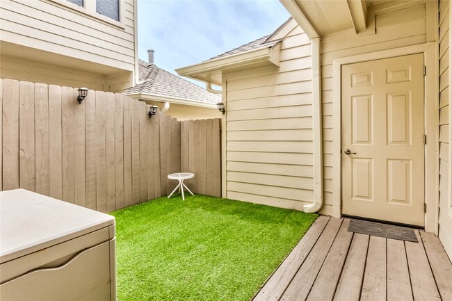 Building Photo - 15 Crocus Petal St