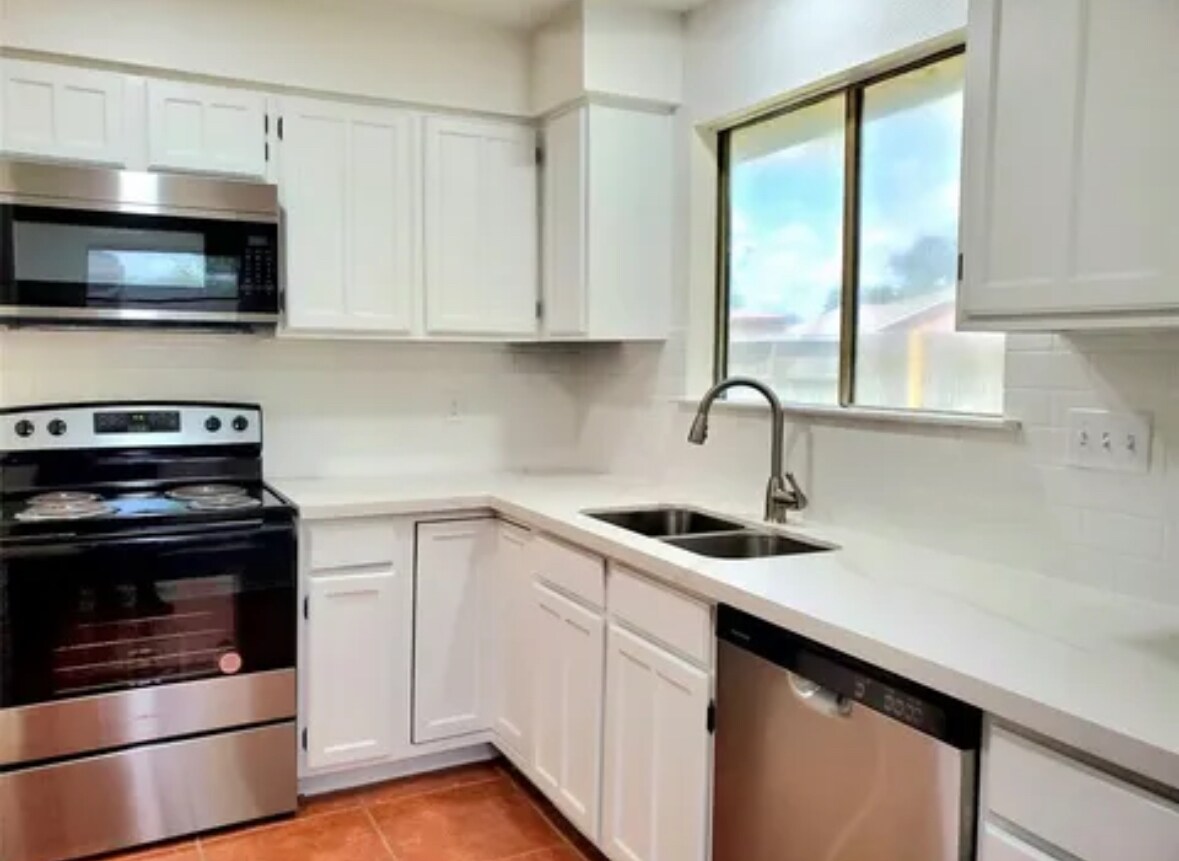 Kitchen - 11918 Loveland Pass Dr