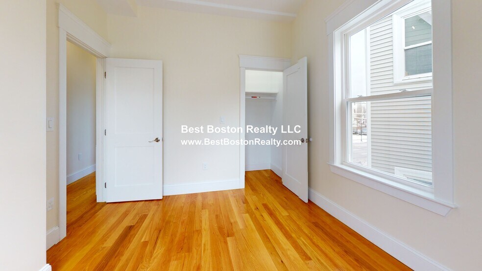 Building Photo - 242 Somerville Ave