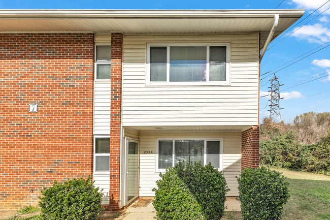 Building Photo - 2 Bedroom Walking Distance to NCSU!